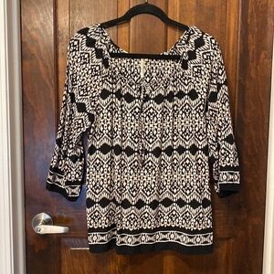 Grand & Greene Lightweight 3/4 Sleeve Lightweight Blouse